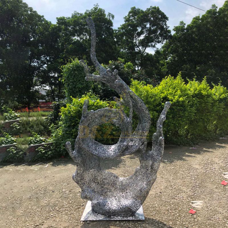 Outdoor Large Ornamental Stainless Steel Spray Statue