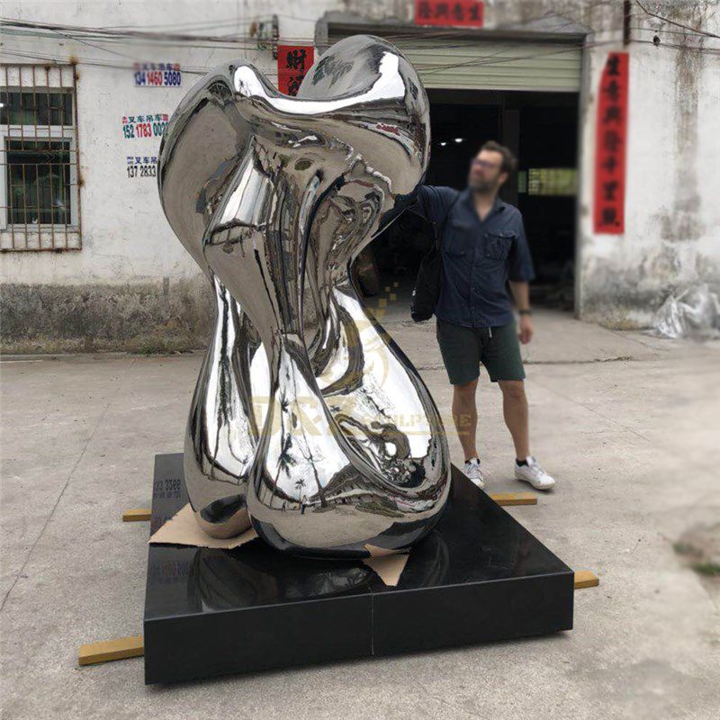 Mirror Polished Stainless Steel Garden Sculpture