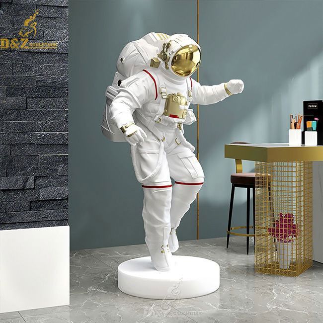 Modern Art Design Life-Size Fiberglass Astronaut In Spacesuit Statue For Decoration