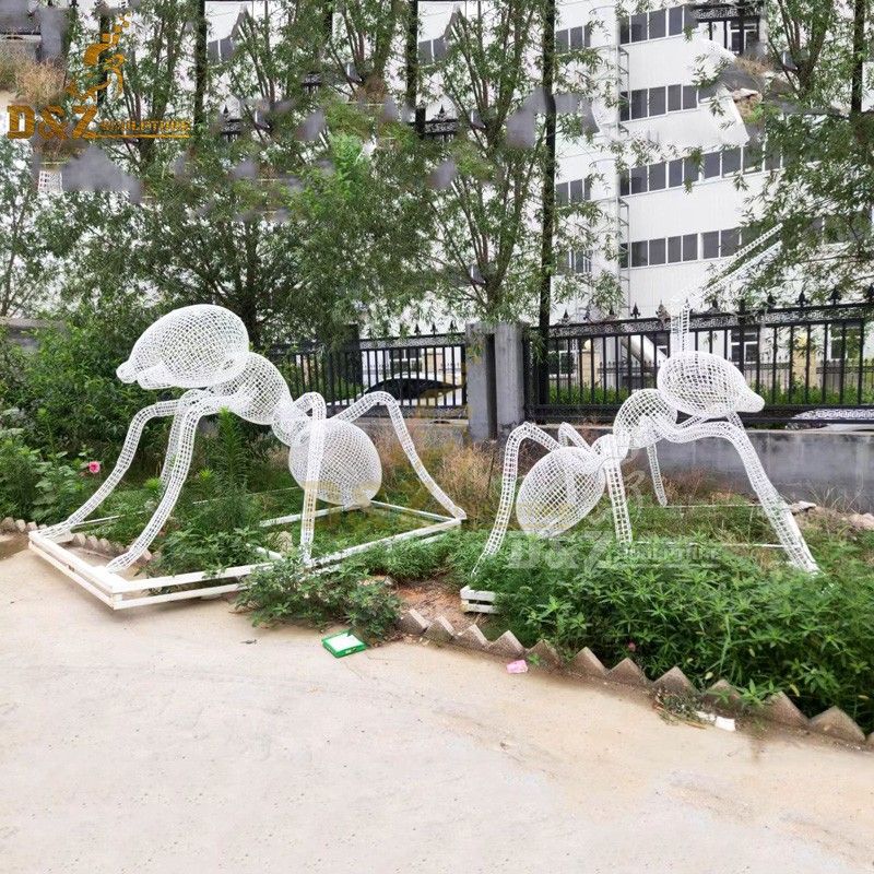 metal mesh ant sculpture